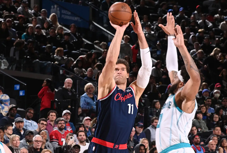 华体会官方入口-确实偶尔能够起到作用，但快船还是不应该给内线老将更多的信任？