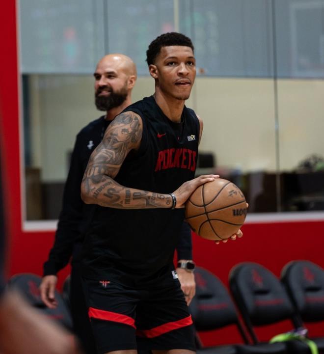 华体会登录入口-火箭队出场阵容巨变！10人轮换洗牌，双向后卫砍9+7+4，2阵挑大梁