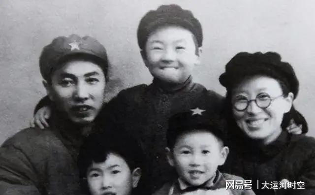 1949年，贺子珍去北京看女儿，毛主席得知联系方志纯：去办一件事